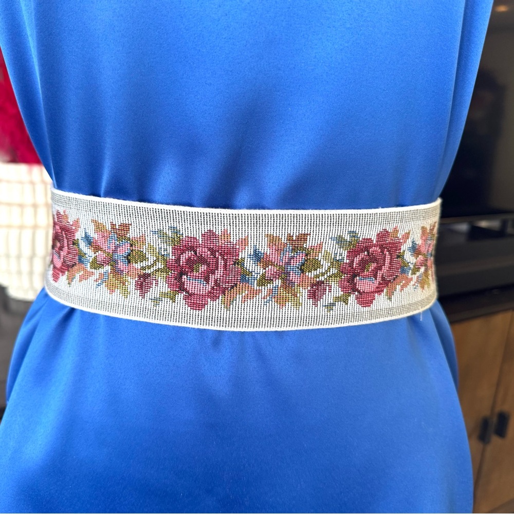 Floral Embroidered Tie Belt